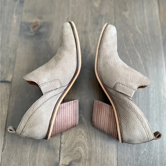 LUCKY BRAND Women's Ankle Boots Size 7 Beige Suede - Picture 5 of 9